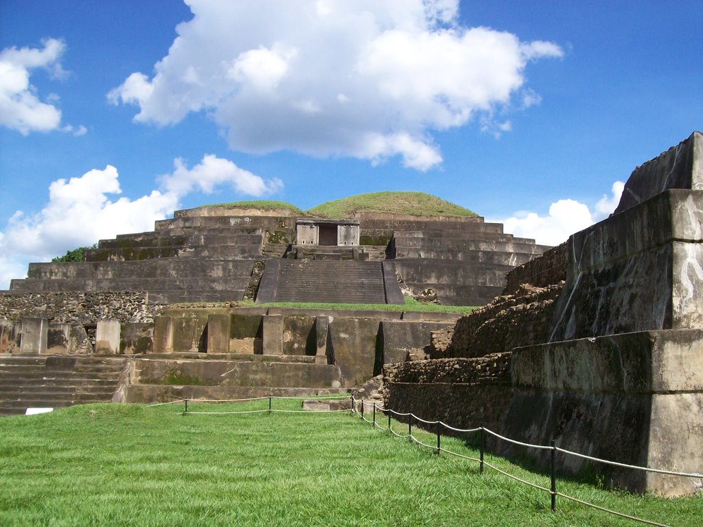 Ruínes del Tazumal-Chalchuapa-El Salvador. by Jordi Font Bayó