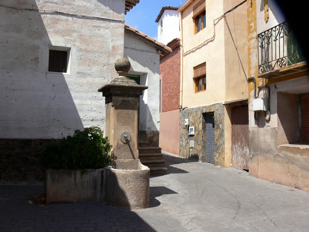 SANTA EULALIA BAJERA (Valle del Cidacos-La Rioja). 2009. 06. Fuente pública. by Carlos Sieiro del Nido