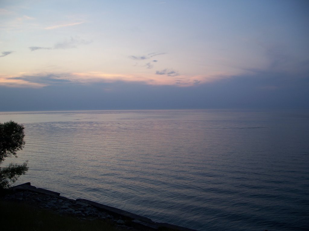 Lake Erie at dusk by obelix6665