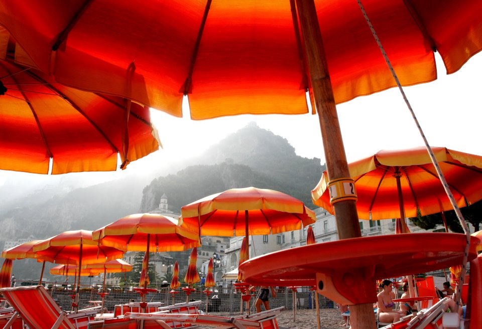 Beach umbrellas (Amalfi) by RaviGa