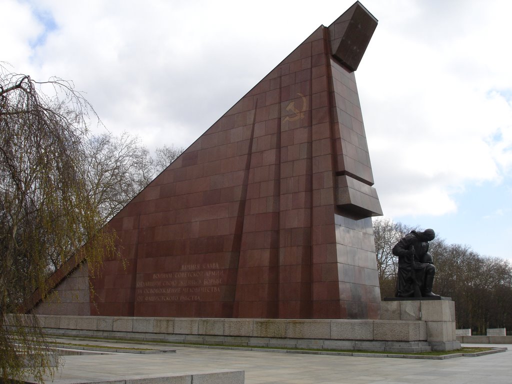 Soviet Monument Treptower Park by Woodruff