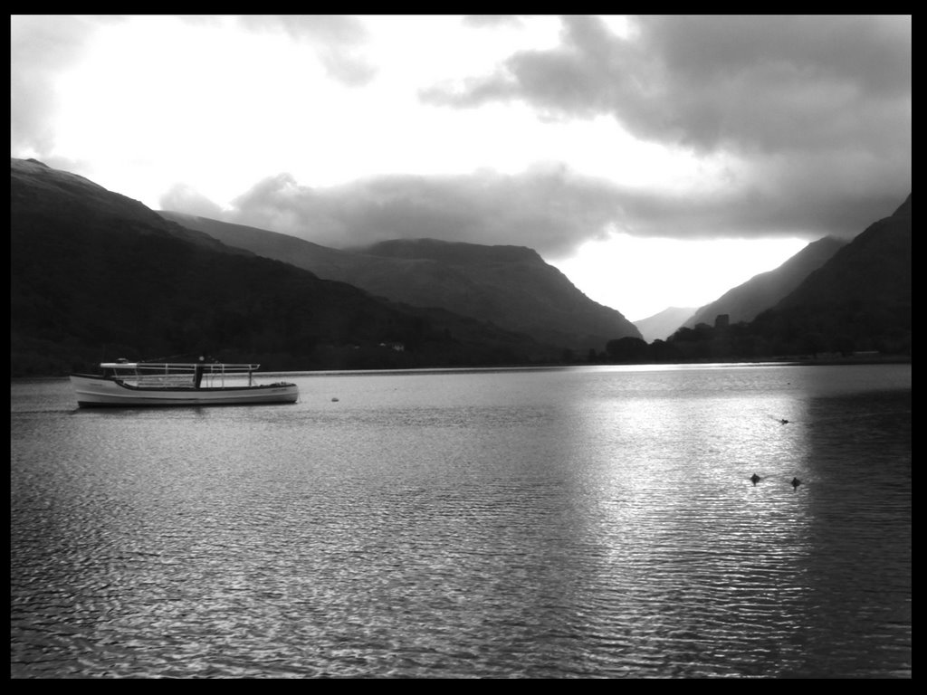 Llyn Padarn, Llanberis by alanmoores