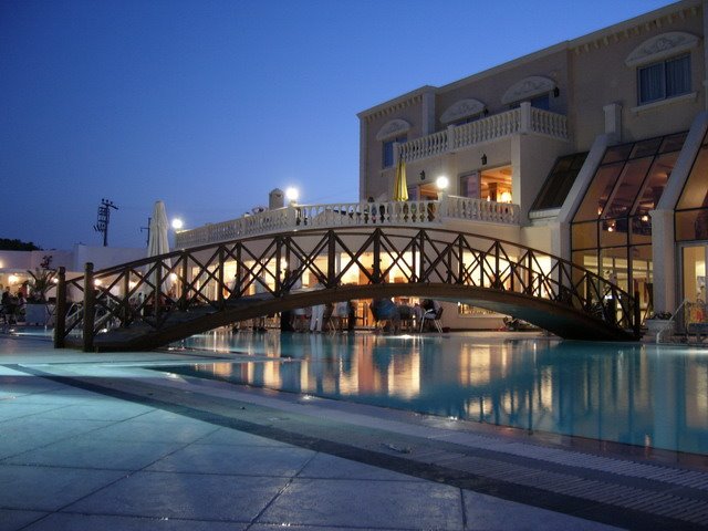 Night view of Grand Newport hotel by tdjole