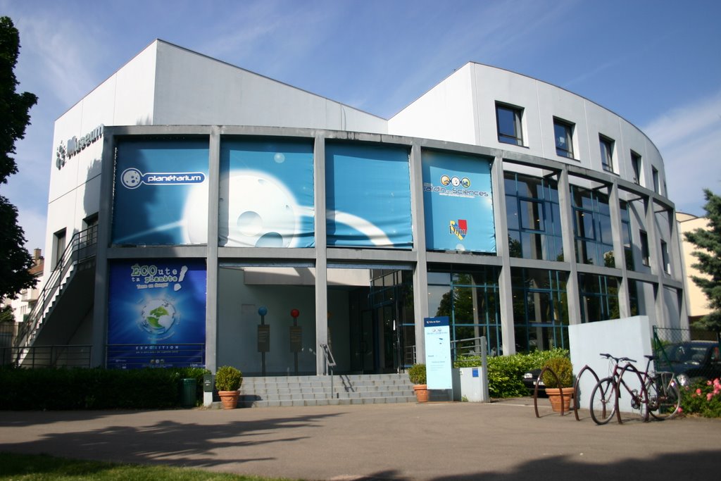 Pavillon du Raines - Planétarium by nicolas21