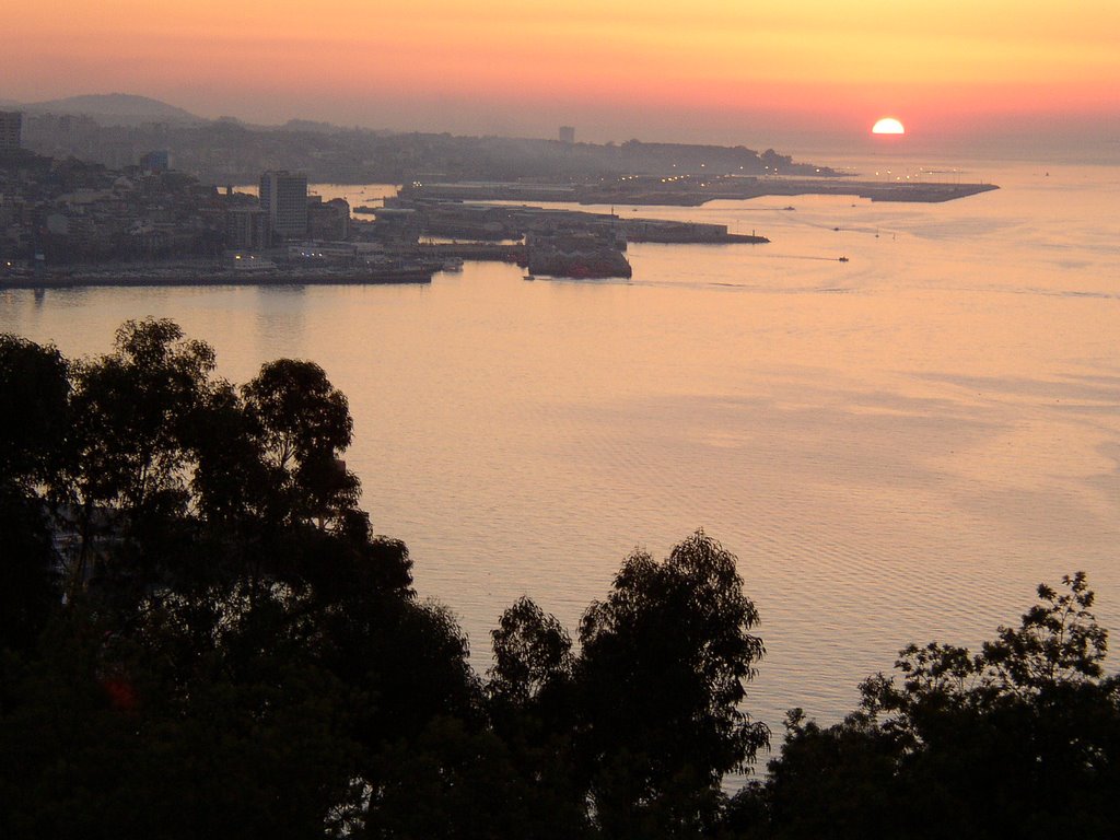 Atardecer sobre Vigo desde la Guia by Fernando Fdez Núñez