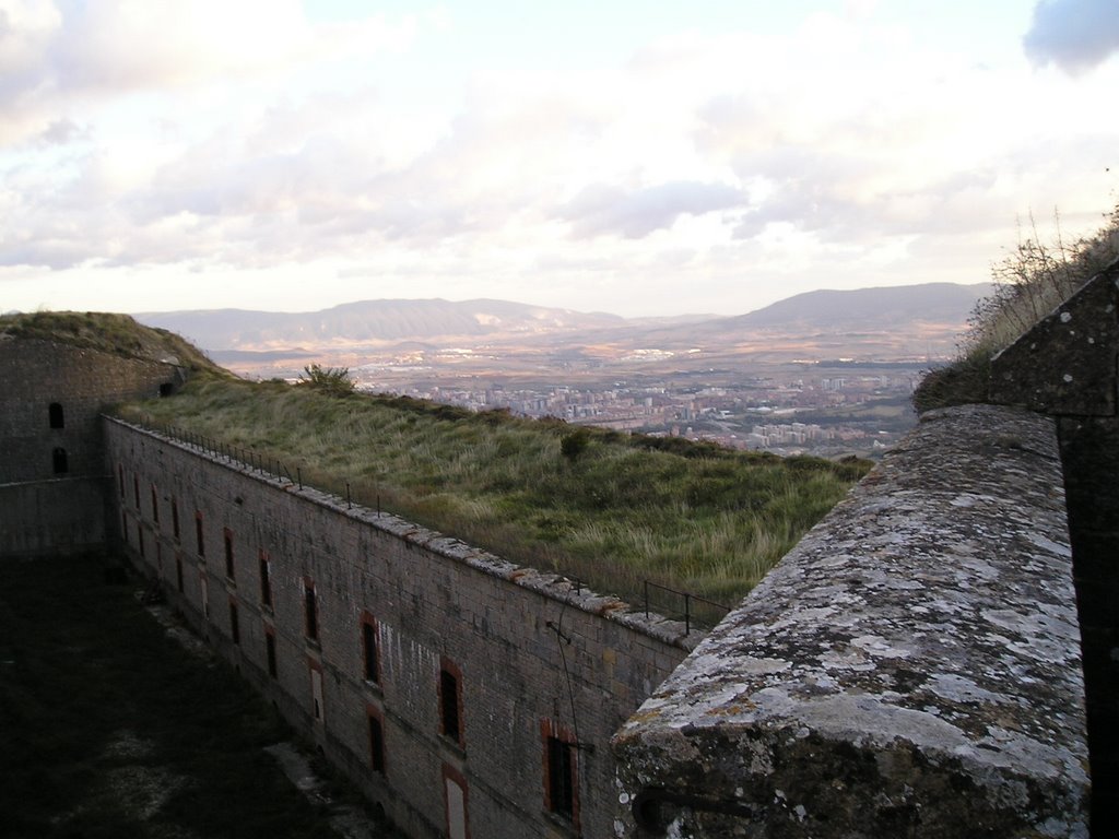 Pamplona desde lo alto del fuerte by Yago, Valladolid