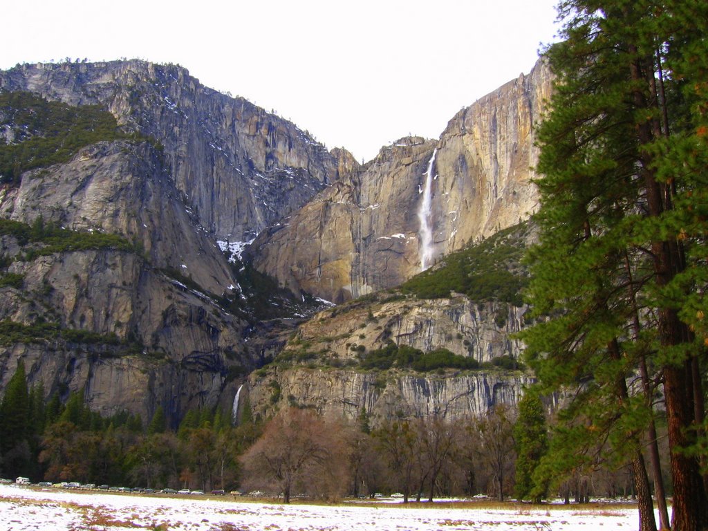 Yosemite Falls by vendeen