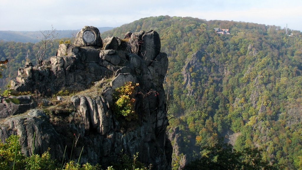 Nad skalistą doliną rzeki Bode - góry Harz - Niemcy by Andrzej Borowski