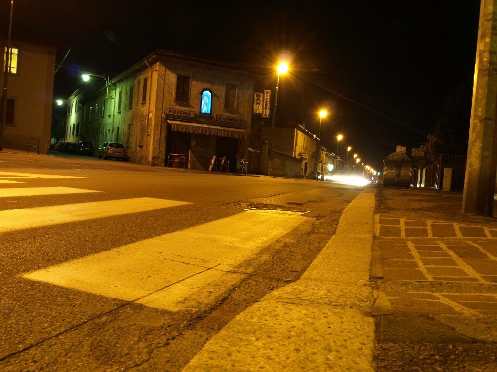 Night shot in viale Cremona by Marcello Scarabelli (800metri)