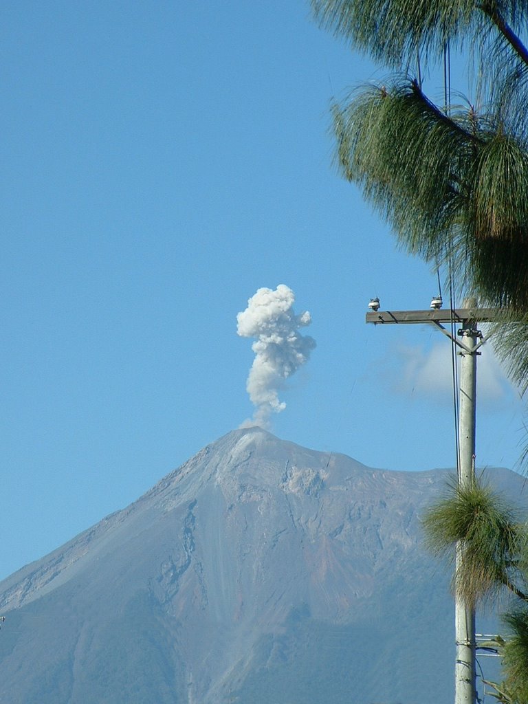 Volcan de Fuego en erupcion by brunobrazzoduro@gmail.com