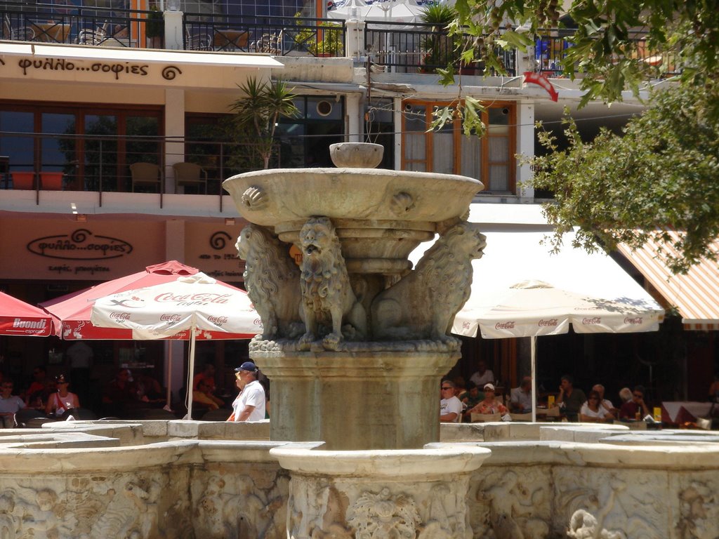 Heraklion - Lions Statue by elalexan