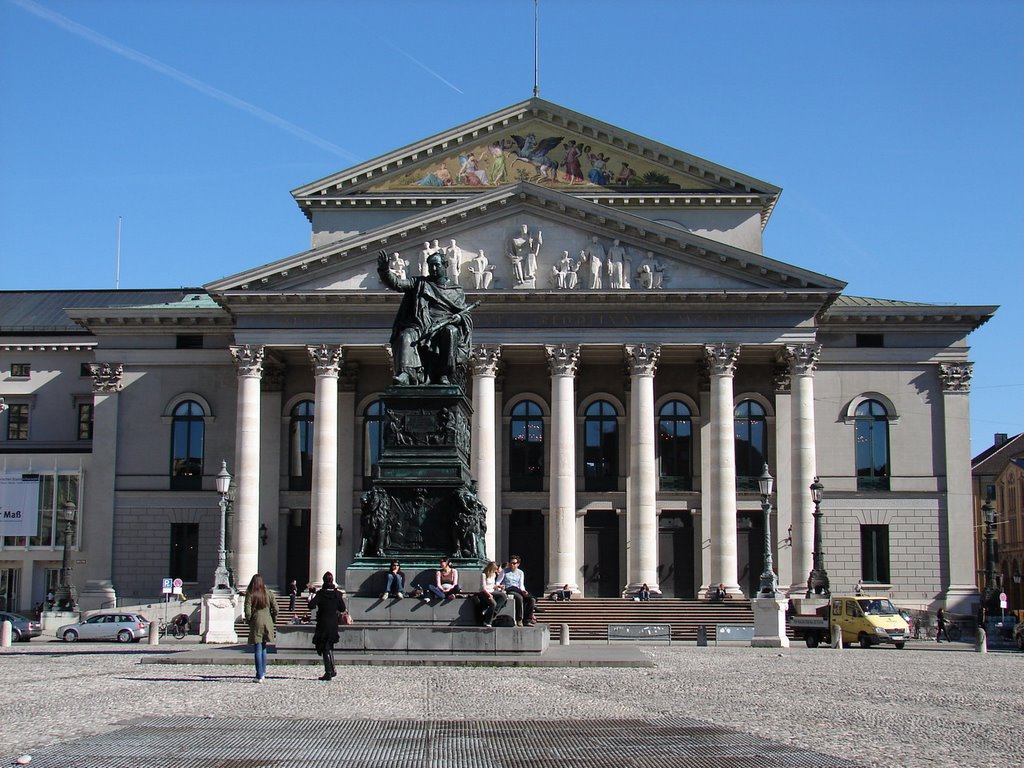 Bayerische Staatsoper by harald helmlechner