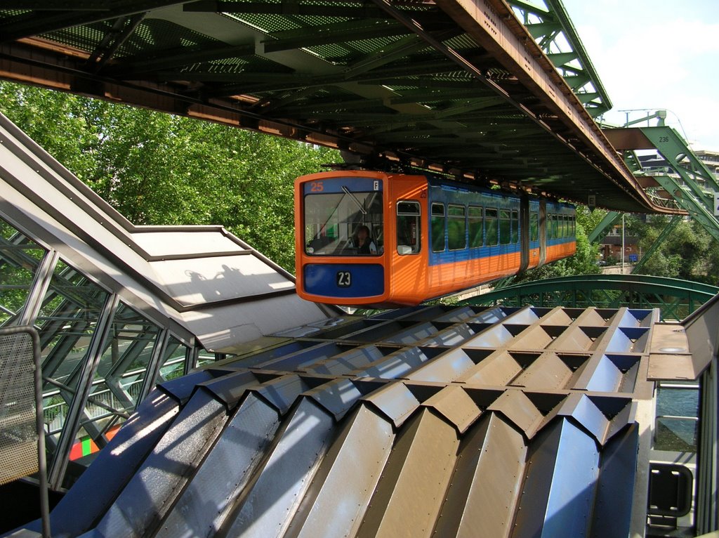 Wuppertal - Schwebebahn - Station "Ohligsmühle" (20.06.2007) by Thomas Mauer