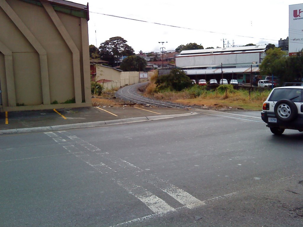 Via del Tren en Heredia, Cruce de Pirro by J Sanchez