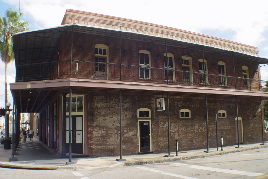 Scozzari brothers building, built in 1905, original iron gallery (10-2009) by Ken Badgley