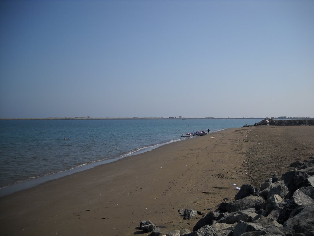 Alfujairah public beach by Dr.Azzouqa