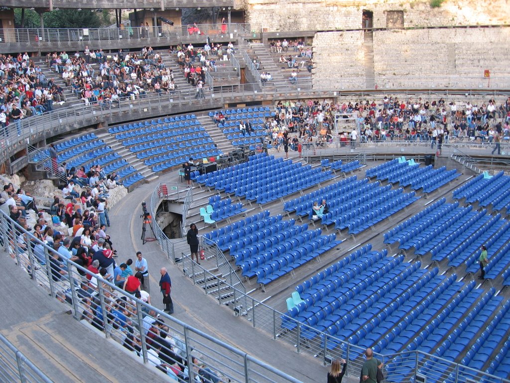 Anfiteatro Romano - platea e gradinate by Ale&Vero