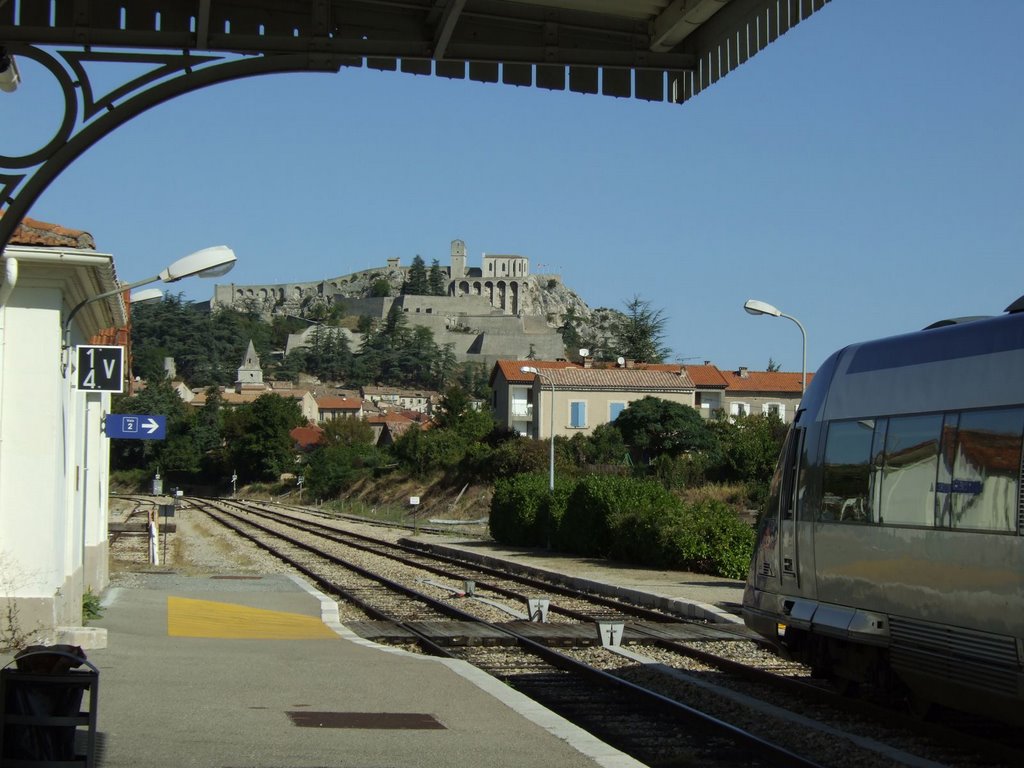 Sisteron, Bahnhof >> Stadt und Zitadelle by RDZfds