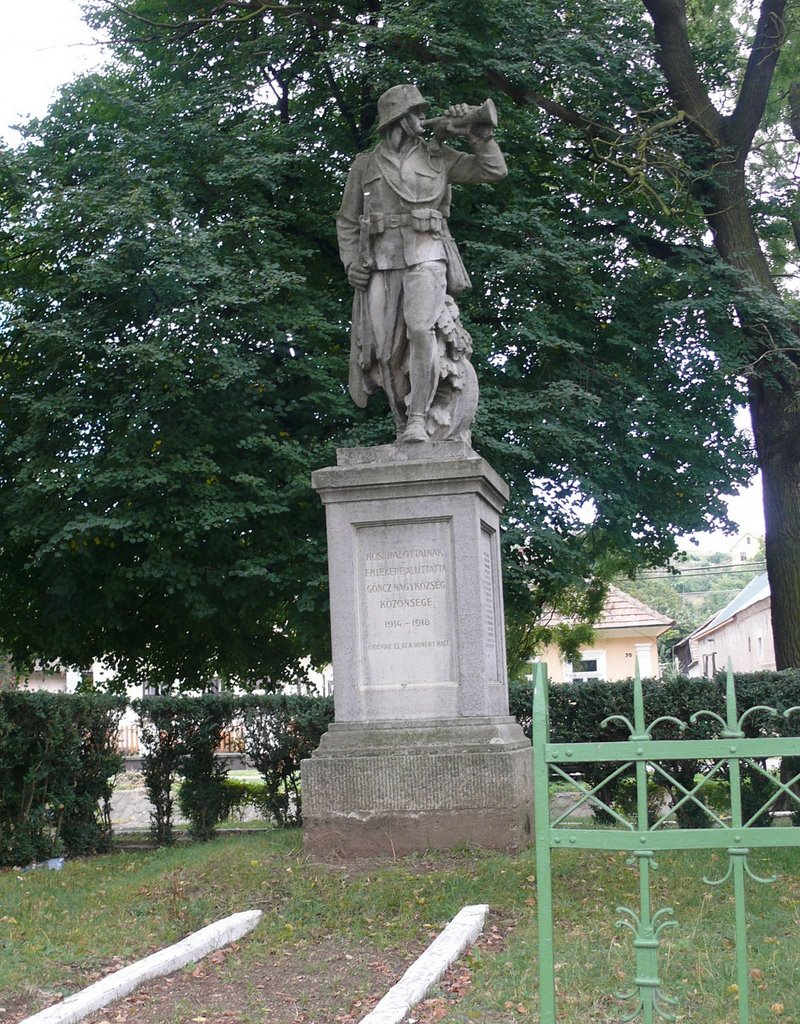 Gönc pomnik wojenny 1914-18 / Gonc war monument 1914-18 by Jerzy Giziński