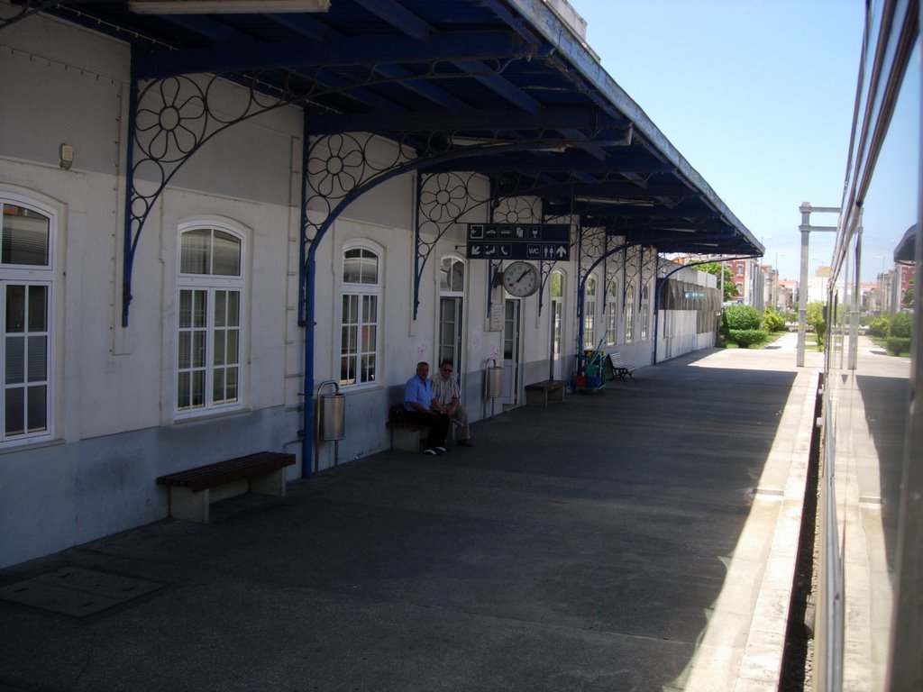 Railway-Station at Figueira da Foz (Fig da Foz) by horstengels