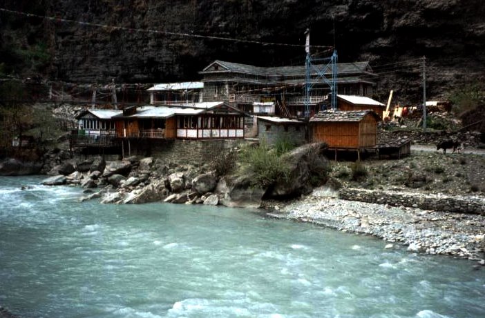 Chame, Marsyangdi Valley, 25 aprile 2001 (Nepal centrale) by Marco Carnelli