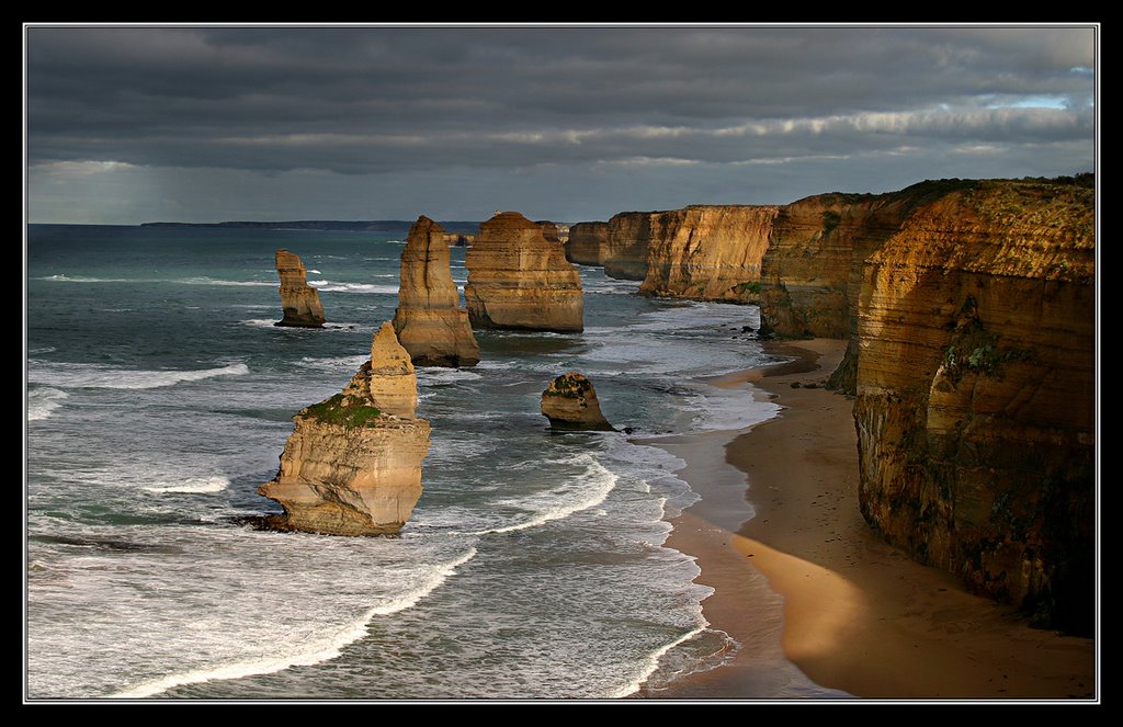 Great Ocean Road - 12 Apostoles by Vladimir Minakov