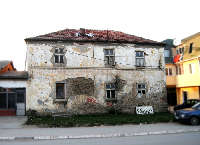 Podujeve: The old Turkish polisstation by arnepe1