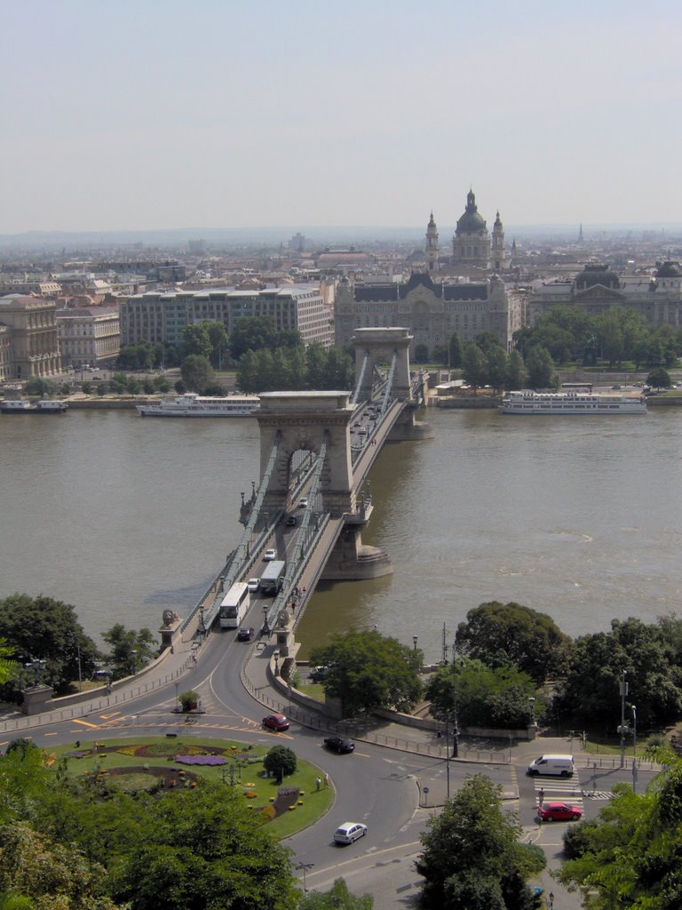 Pont de Chaines - Budapest by Richard Dompierre