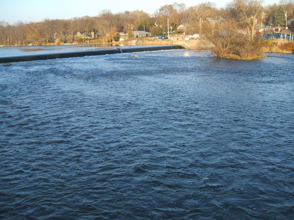 Fox River Dam, Geneva, IL, USA by elisreniawski