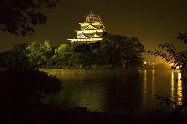 Hiroshima Castle at Night by elcesar