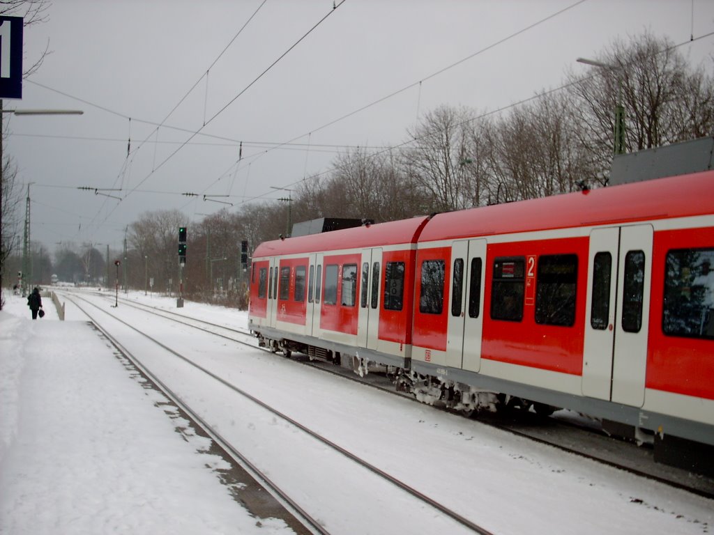 Munich - red train by O_Canada