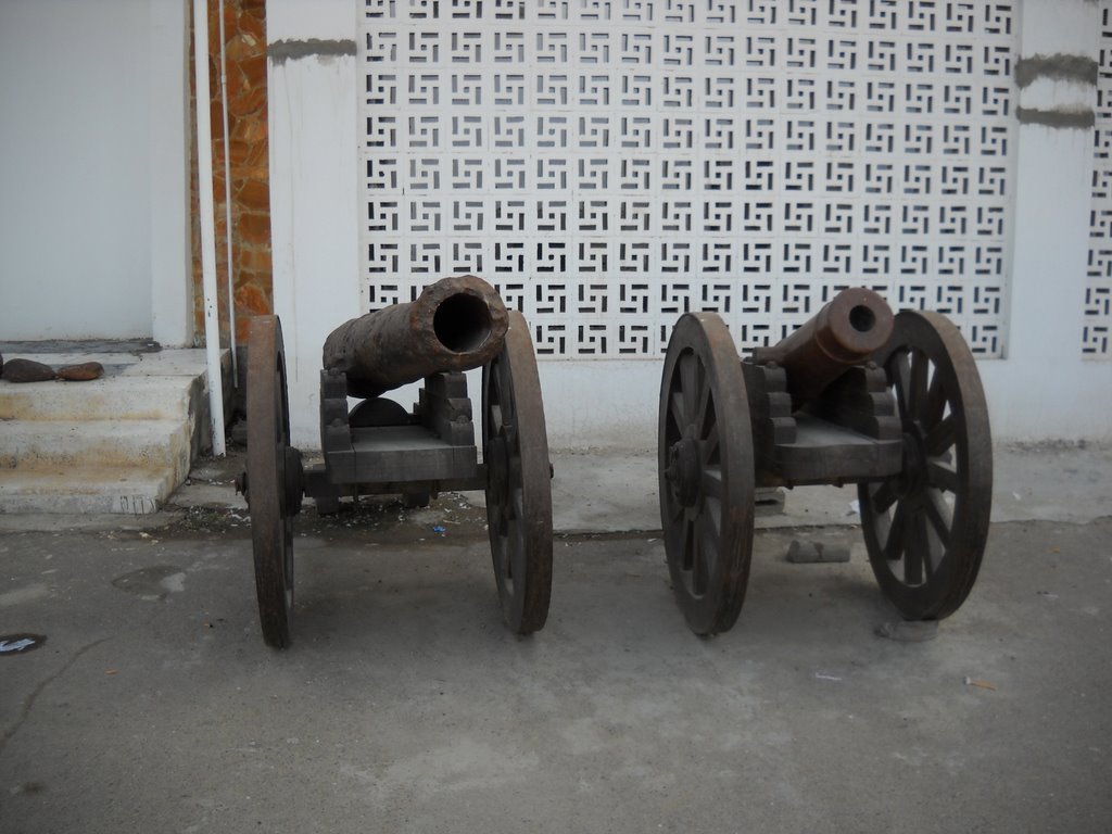 Canons in front of Fujairah museum by Dr.Azzouqa