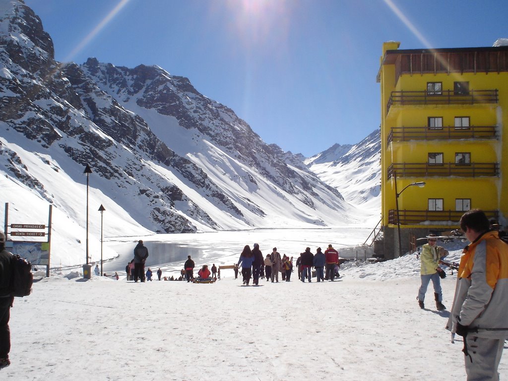 Laguna del Inca by Sergio Reyes Niño