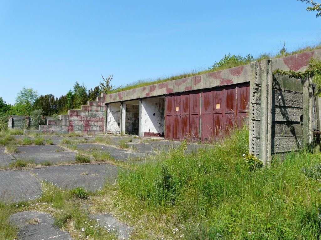 Garagenbunker by Sieg Major