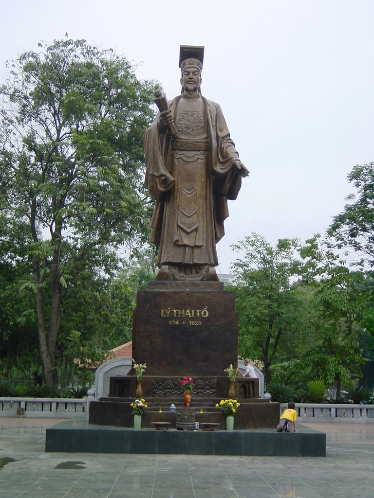 Statua di Ly Thai To by colorino