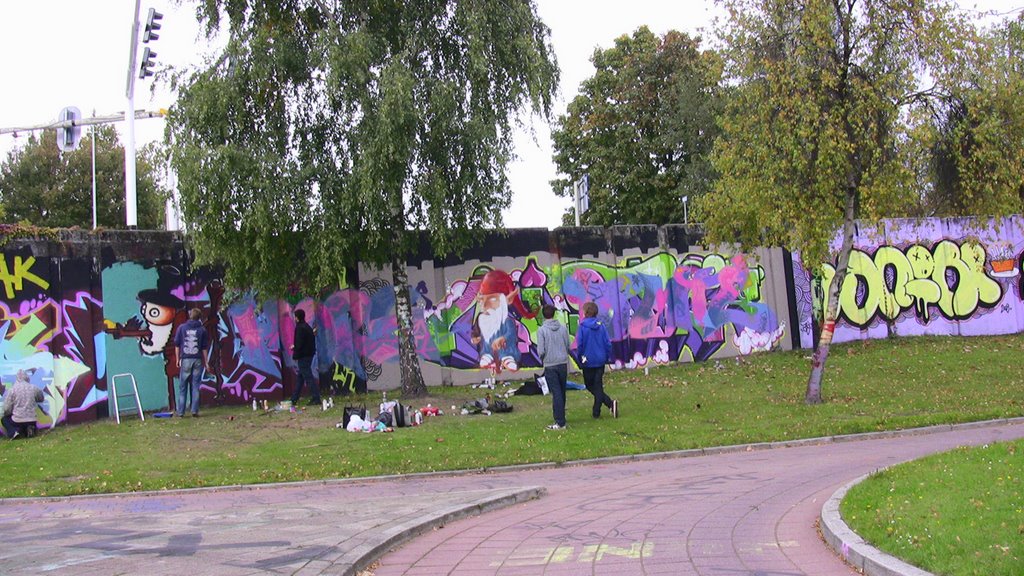 Autumn and graffiti by John de Crom