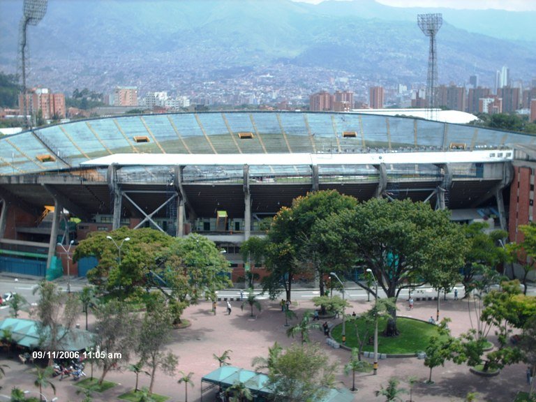 ESTADIO ATANASIO GIRARDOT by Luis Fernando Sierra