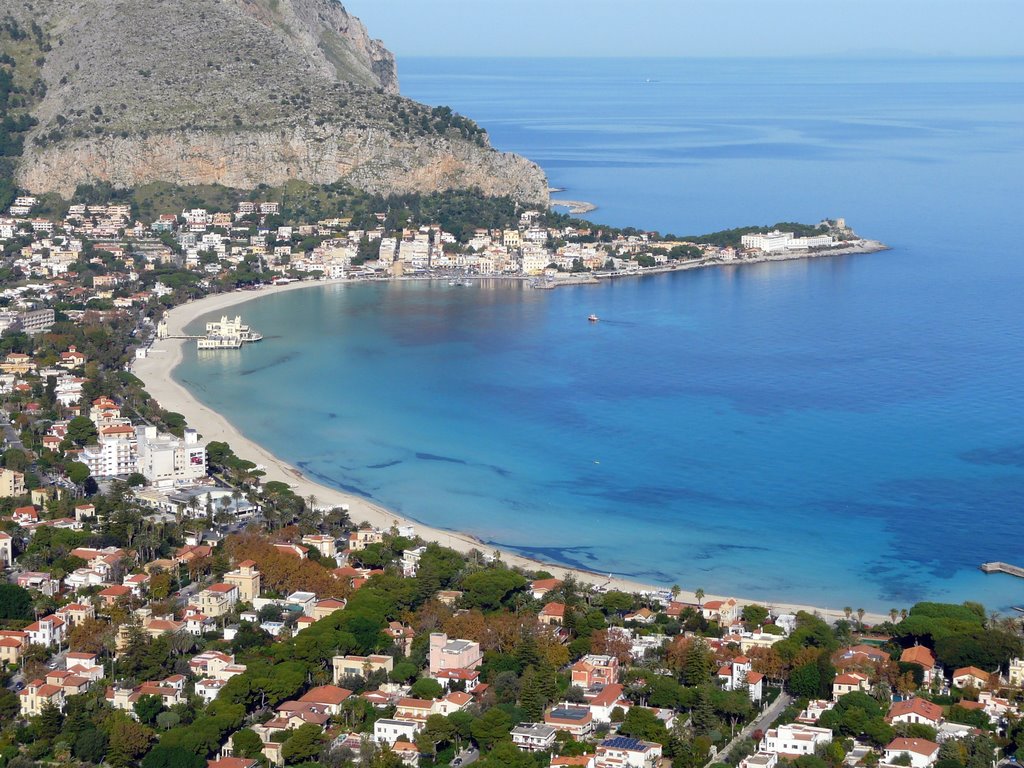 Mondello da Monte Pellegrino. by Pina e Nicola in Sicilia