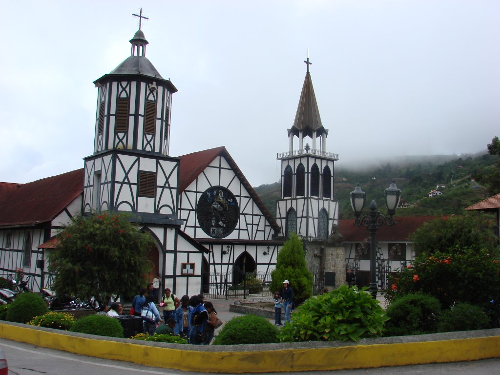 Iglesia Colonia Tovar by Francisco De la Cruz