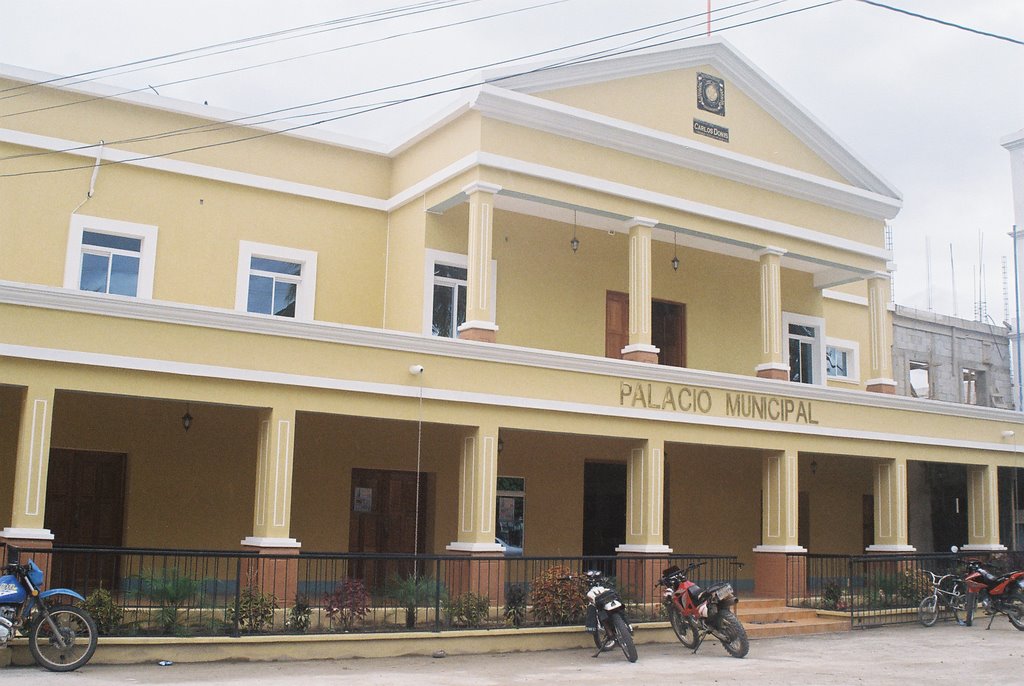 Palacio municipal de Santa Rosa de Lima, Santa Rosa, Guatemala. by Hugo A. González