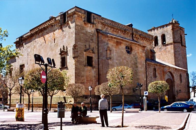 Iglesia Parroquial de Santiago Apóstol. Ángulo norte by RuSolera