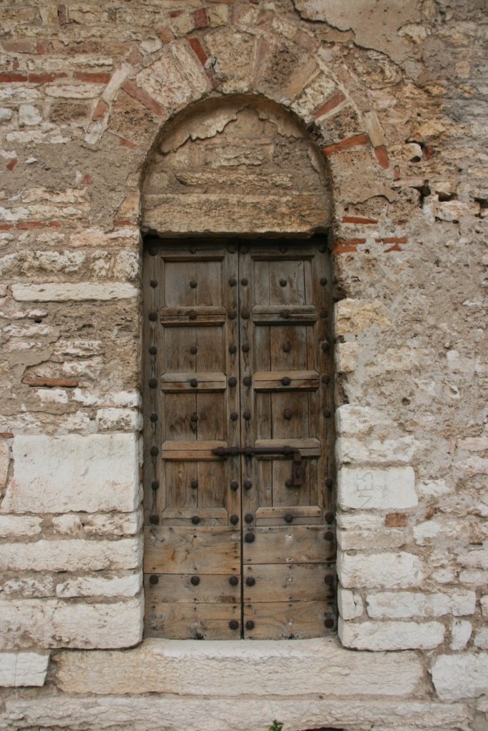 Ancient door of San Giorgio by aklamp