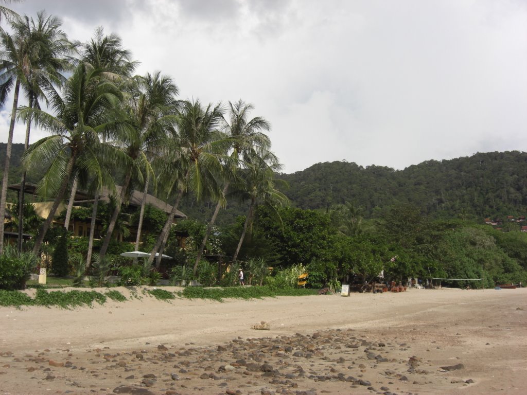 Kan Tieng Bay Beach, Ko Lanta by Doffcocker