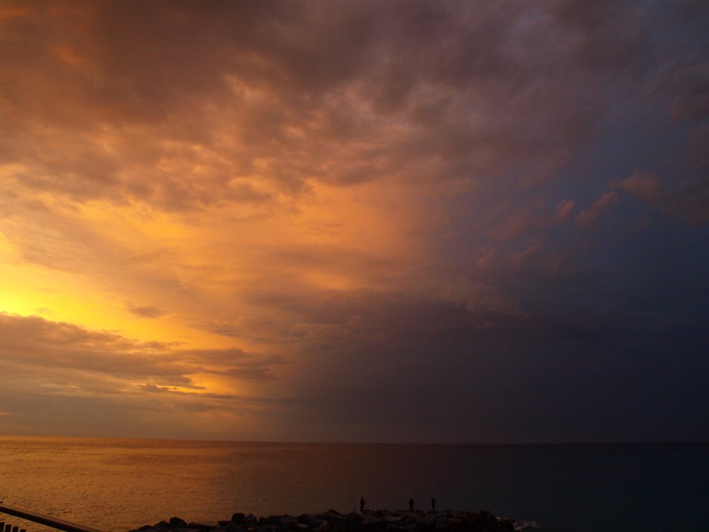 Sky colours in Liguria by ktm76