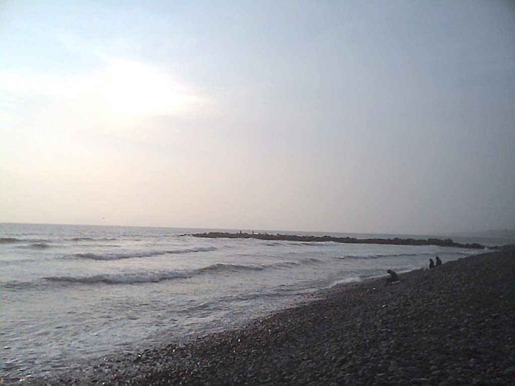 Playa de piedras en la Costa Verde by rvo1970