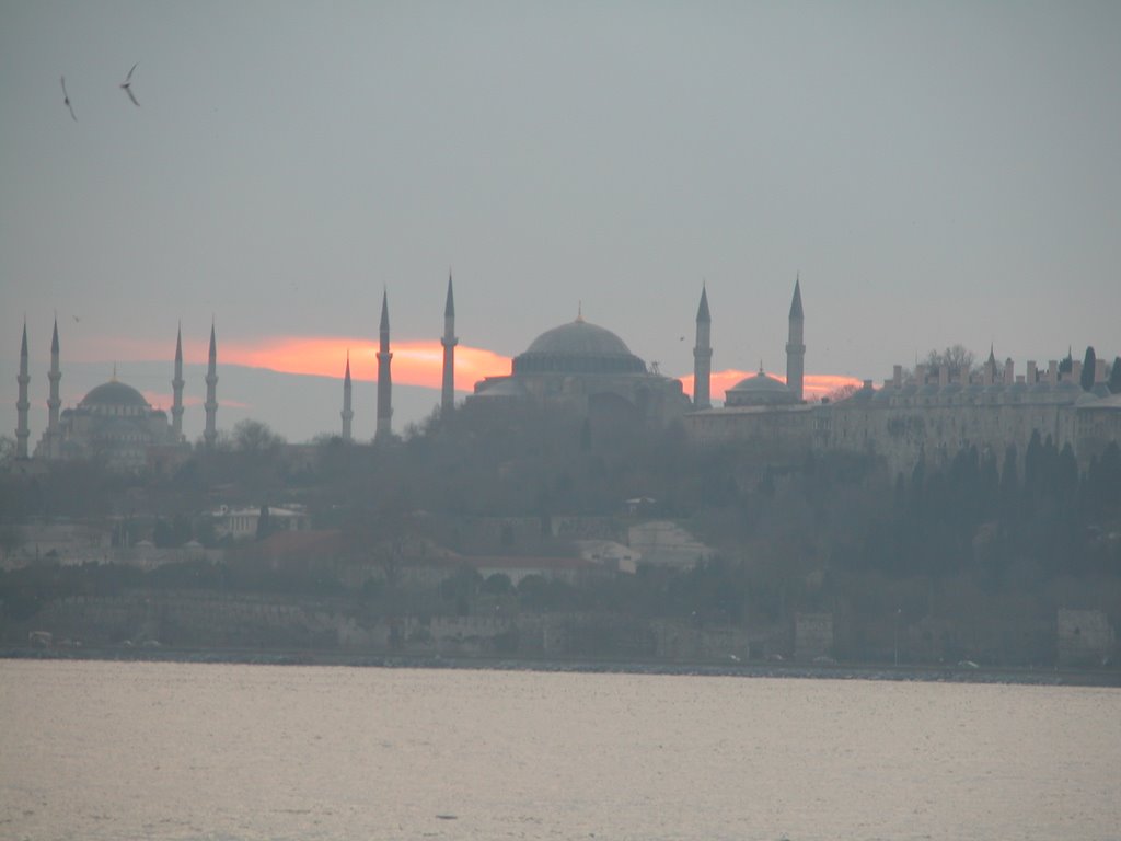 Istanbul at dusk by Aki Kuwahara