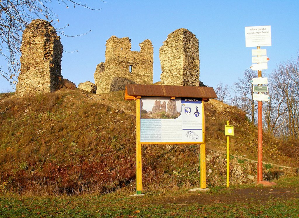 Rozcestník a info.tabule pod zříceninou Hradu Brníčko by valsoraj