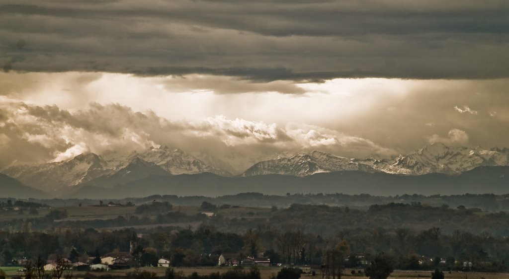 Vue sur les Pyrénées depuis Couecou by François FAISANS