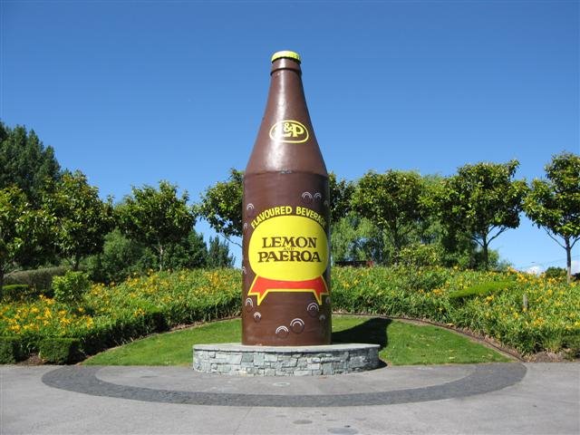 L&P Bottle, Paeroa by Steven Speirs