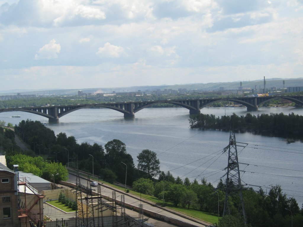 Famous river bridge, look at russian 10 roubles notes by Sergey Ilyukhin